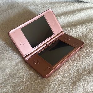 Nintendo DSi XL Rose Gold